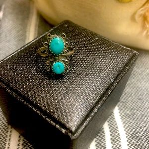 Vintage Turquoise and Silver women’s ring size 5.5
